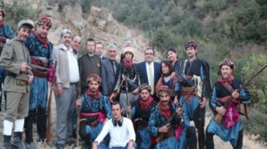 Kaymakam Okur &Ccedil;ete Ayşe Film Setinde