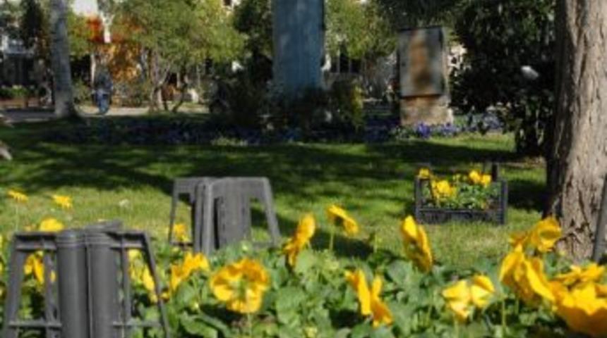 Peyzaj &Ccedil;alışmaları S&uuml;r&uuml;yor