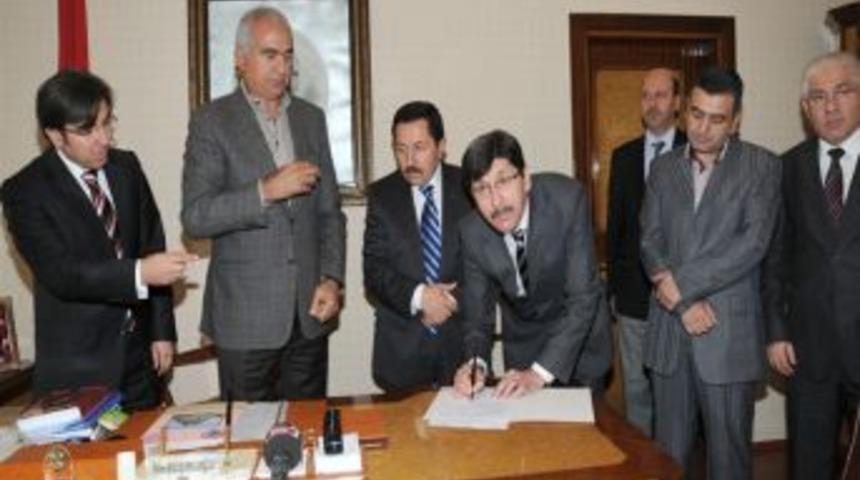 İki Hayırsever Okul Ve Derslik I&ccedil;in Protokol Imzaladı