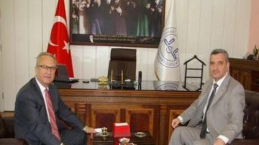 Başkan Pekel'den Hacdan D&ouml;nen M&uuml;ft&uuml; &Ccedil;etin'e Ziyaret