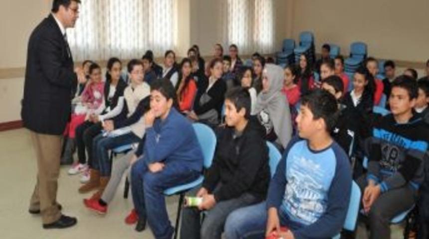 Altındağlı Gen&ccedil;lere Kariyer Planlaması Seminerleri S&uuml;r&uuml;yor