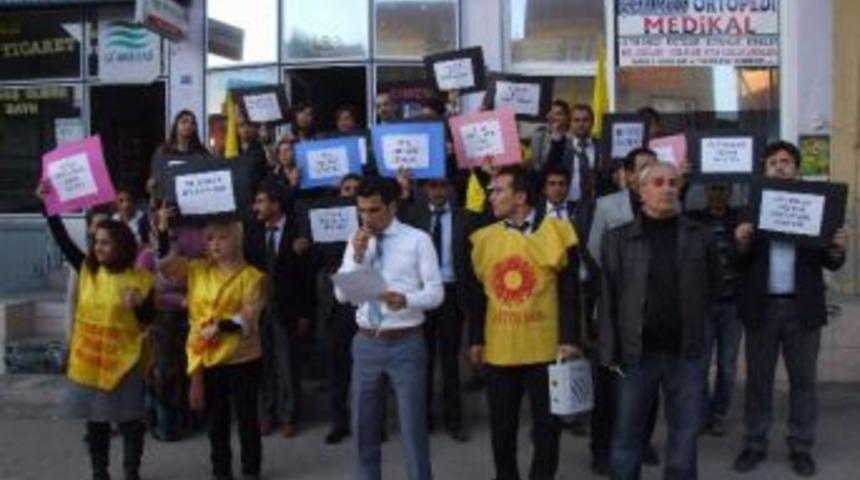 Eğitim-sen &Uuml;yelerinden A&ccedil;lık Grevine Destek