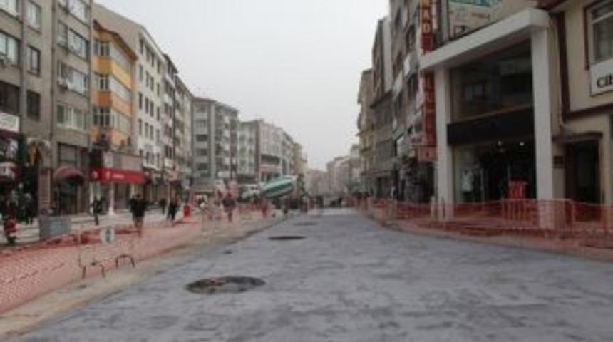 Bolu&rsquo;da İzzet Baysal Caddesi Şekilleniyor