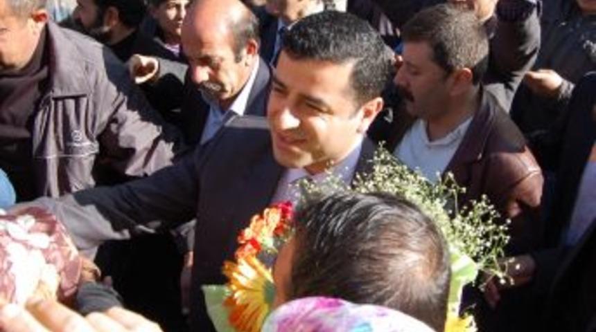 Demirtaş: A&ccedil;lık Grevi Yapan Arkadaşlarımızın &Ouml;l&uuml;m&uuml;ne Asla Izin Vermeyeceğiz