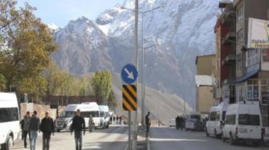 Hakkari'de Esnaf Kepenk Kapattı