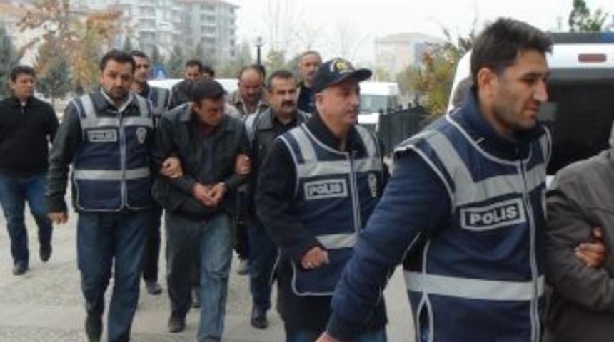 Oto Hırsızlık &Ccedil;etesine D&ouml;rt Ilde Operasyon D&uuml;zenlendi