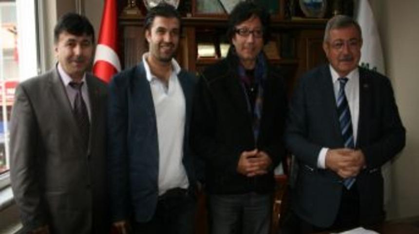 Sanat&ccedil;ı S&uuml;heyl Uygur &Ccedil;aycuma&rsquo;da