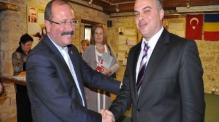 Kuşadası Belediyesi&rsquo;nden Romanya İzmir Başkonsolosuna Fahri Hemşerilik Beratı