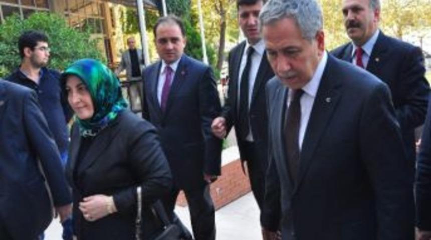 B&uuml;lent Arın&ccedil;, Gazeteci C&uuml;neyt &Uuml;nal'ın Serbest Bırakılmasıyla İlgili Konuştu