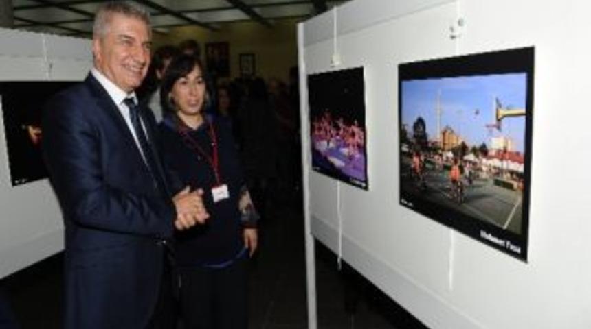 En G&uuml;zel Kareleri &Ccedil;ekenlere &Ouml;d&uuml;l Verildi, Sergisi A&ccedil;ıldı