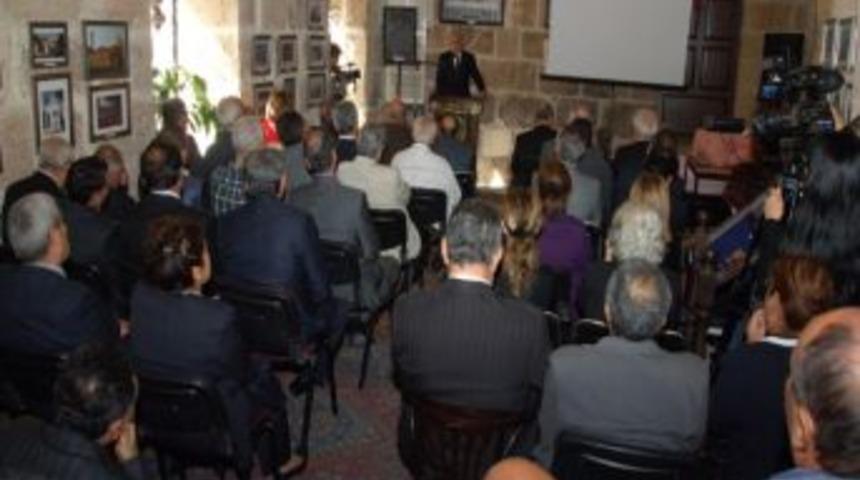 Aldırmaz'dan'dan Konferans