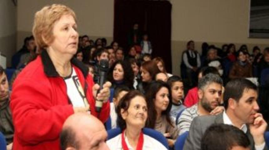 Tiyatro &Uuml;zerine &lsquo;dost Muhabbeti&rsquo;