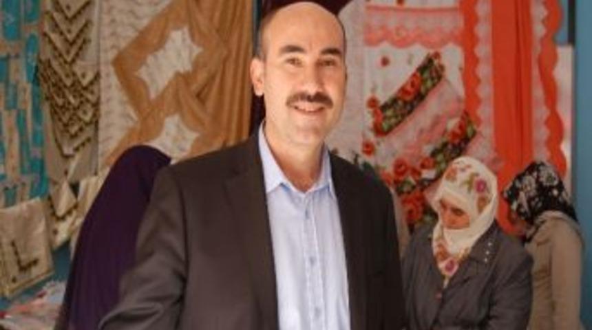 Damla Derneği Tatvan'da Kermes D&uuml;zenledi