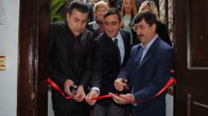 Doktorlar İle Eczacılardan Resim Sergisi