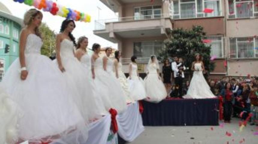 Sokak Defilesine b&uuml;y&uuml;k ilgi