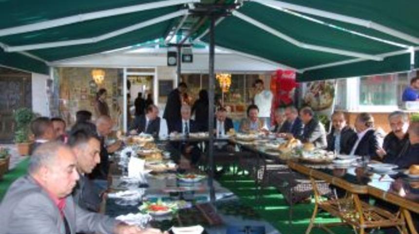 Aldırmaz Tufanbeyliler'le buluştu