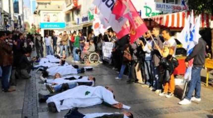 A&ccedil;lık Grevine 'kefen'li Destek