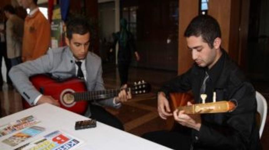 &Ouml;ğretmenler H&uuml;nerlerini Sergiliyor