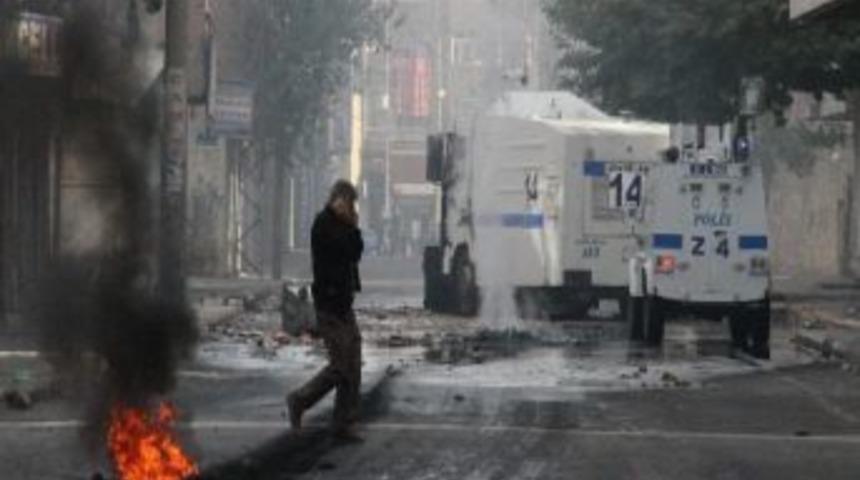 Diyarbakır&rsquo;da Olaylar S&uuml;r&uuml;yor