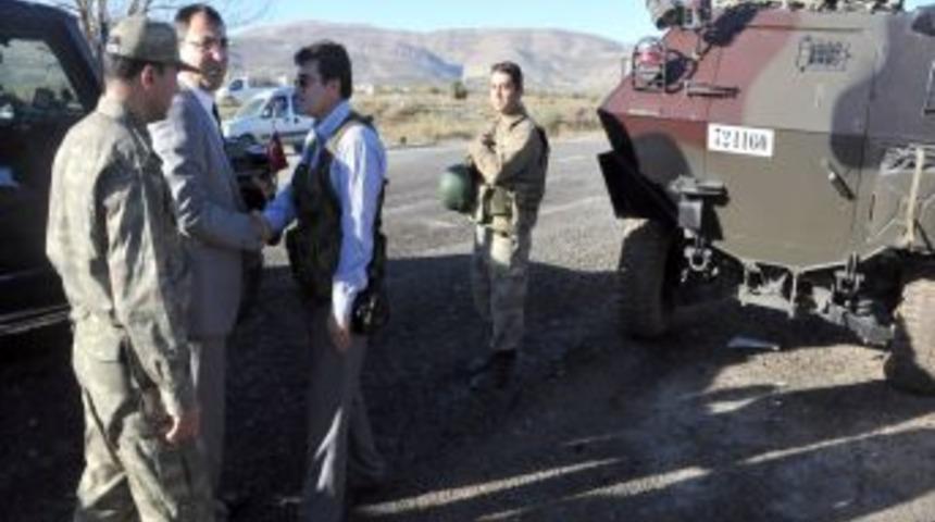 Karakol &Ouml;n&uuml;nde Patlatılan Trakt&ouml;re 300 Kilogram Patlayıcı Konulmuş