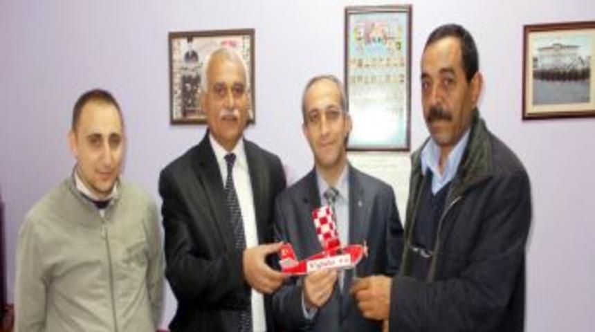 Kazım Karabekir Paşa'nın &Ouml;ğrencileri Model U&ccedil;ak Yapmayı &Ouml;ğreniyor