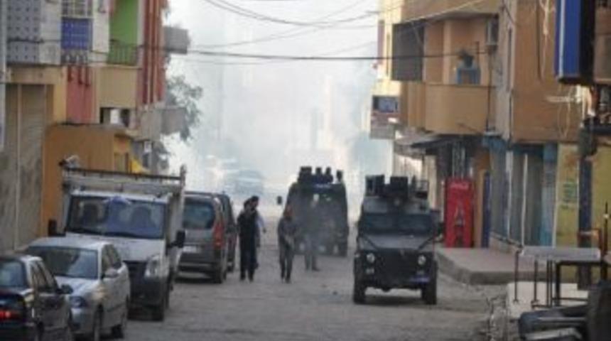 Silopi'de İzinsiz G&ouml;steriye Polisten M&uuml;dahale