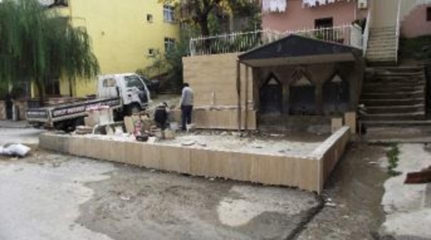 Asker &Ccedil;eşmesi Onarılıyor