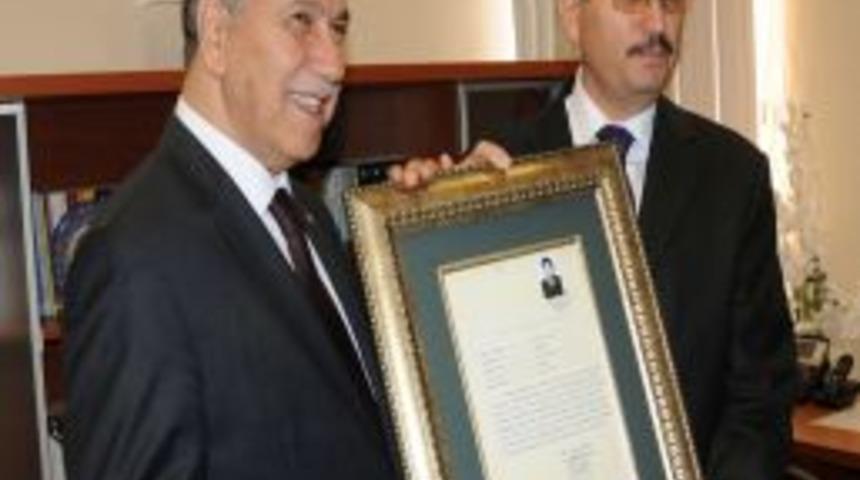 Arın&ccedil;: T&uuml;rkiye&rsquo;de Hukuk Fak&uuml;ltesi Sayısı Biraz Fazla