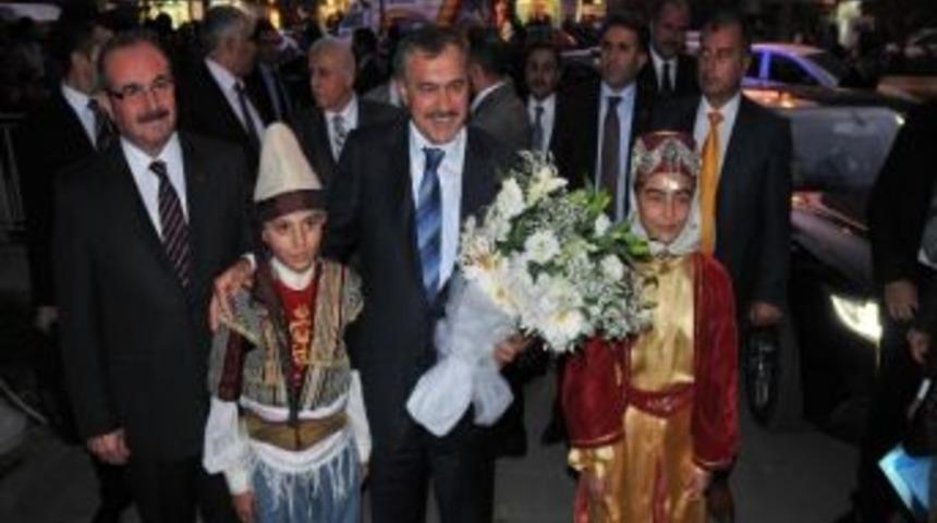 Başbakan&rsquo;dan Bakan Eroğlu&rsquo;na &ldquo;darağacı&rdquo; Espirisi