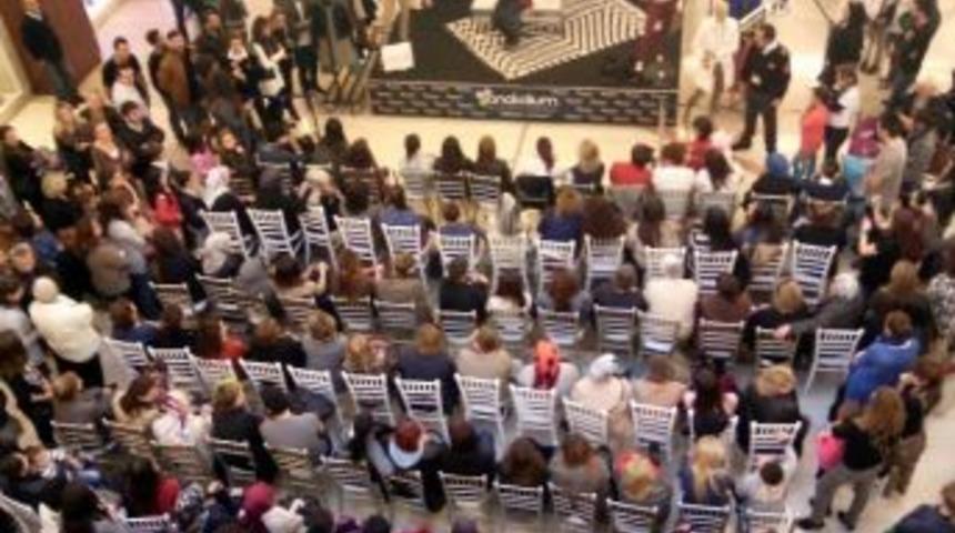 Hakan Akkaya Bursa&rsquo;da Hayranlarıyla Buluştu