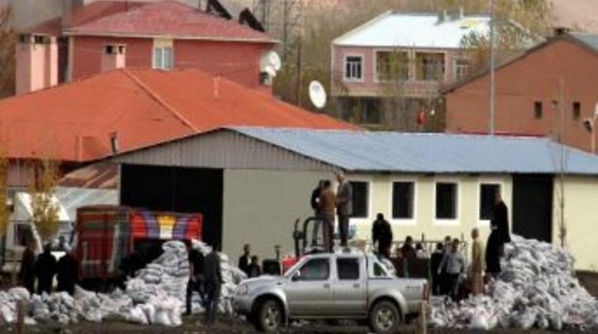 G&uuml;rpınar Kaymakamlığı&rsquo;ndan K&ouml;m&uuml;r Dağıtımı