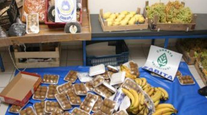 Zabıtanın El Koyduğu Sebze-meyve Kızılay'a G&ouml;nderiliyor