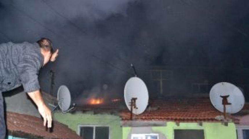 K&ouml;m&uuml;rl&uuml;kte &Ccedil;ıkan Yangın 3 Evi K&uuml;l Etti