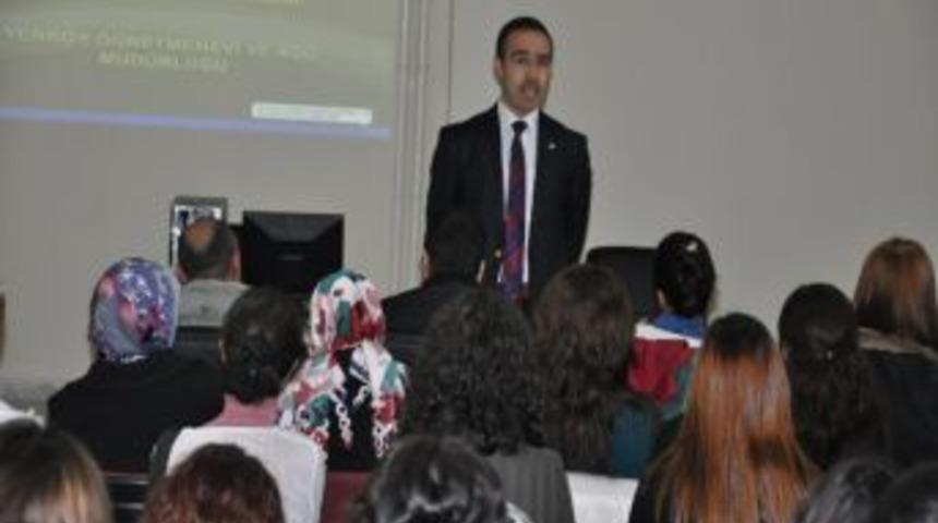 Eğitim Bir Sen Yerk&ouml;y'de Stajyer &Ouml;ğretmenlere Kitap Hediye Etti