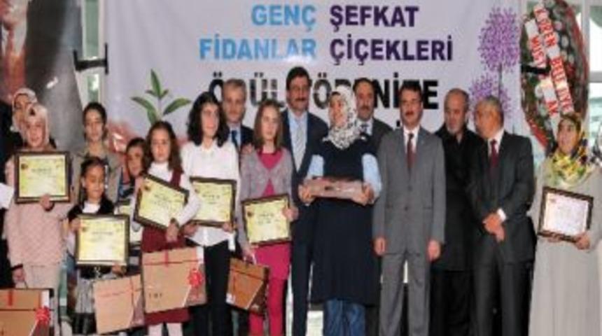 Gen&ccedil; Fidanlar Ve Şefkat &Ccedil;i&ccedil;ekleri&rsquo;ne &Ouml;d&uuml;lleri Verildi