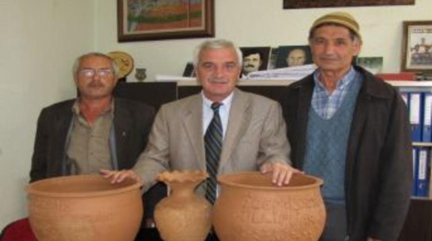 &Ccedil;&ouml;mlek&ccedil;i Ş&uuml;kr&uuml; Usta, &Ouml;demiş&rsquo;e Gelen Konuklar İ&ccedil;in Efe Heykeli Yapacak