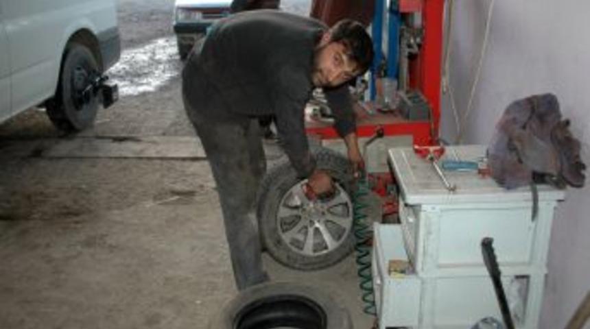 Depolama Sorununu Lastik Emanet&ccedil;iliği Uygulaması Ile &Ccedil;&ouml;zd&uuml;ler