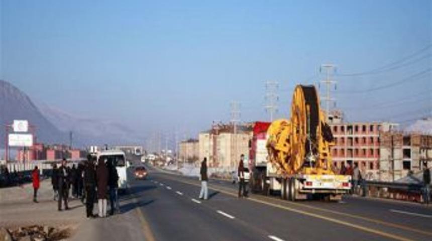 &Ouml;ğrencileri Sokağa D&ouml;ken, Rekt&ouml;r&uuml; &Ccedil;ileden &Ccedil;ıkaran Kavşakta Bir &Ouml;ğrenci Can Verdi