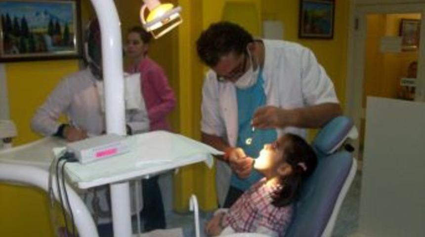 &Ccedil;ocuk Kul&uuml;b&uuml; &Uuml;yelerine Ağız Ve Diş Sağlığı Kontrol&uuml;
