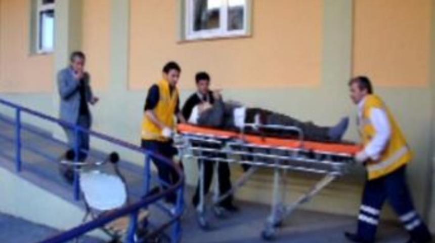 Erzurum&rsquo;da Trafik Kazası: 2 &Ouml;l&uuml;, 12 Yaralı