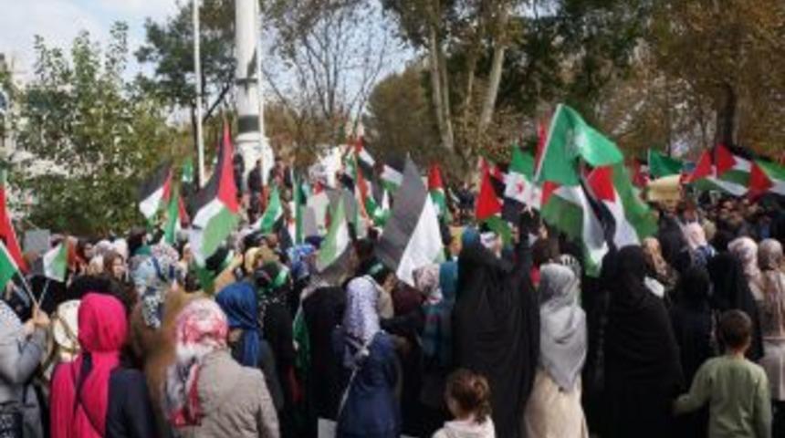 İsrail'in Gazze Saldırısı Protesto Edildi