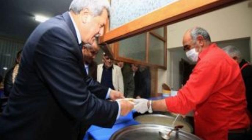 Karaosmanoğlu Cemevi'ndeki İftara Katıldı