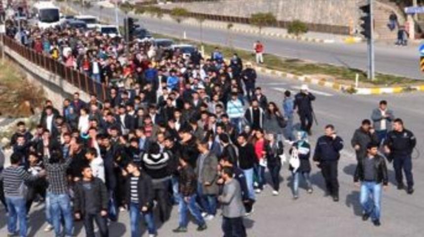 Trafik Kazası Kurbanı &Uuml;niversiteli, G&ouml;zyaşları Arasında Memleketine G&ouml;nderildi