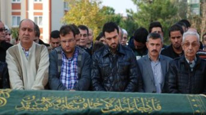 Hakan &Uuml;nsal, Ağabeyinin Cenazesinde G&ouml;zyaşına Hakim Olamadı