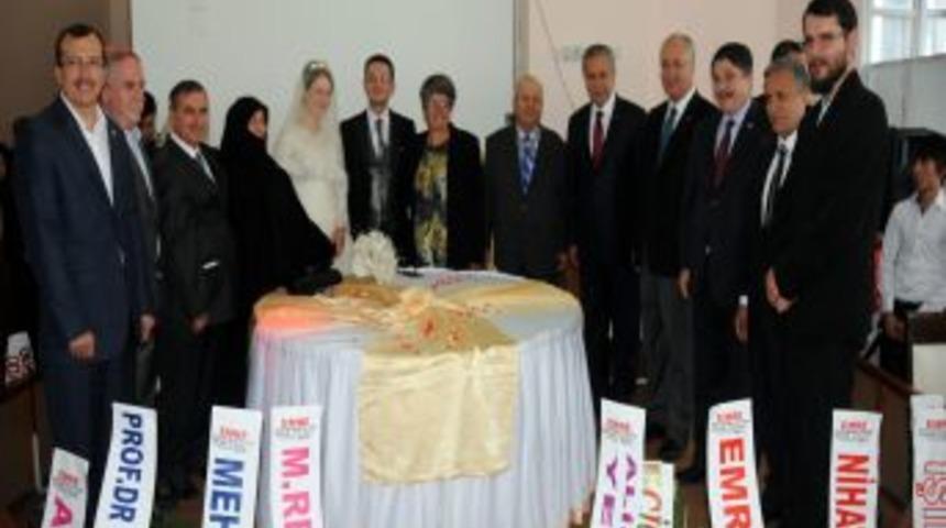 Arın&ccedil;, Manisa'da Nikah Şahitliği Yaptı