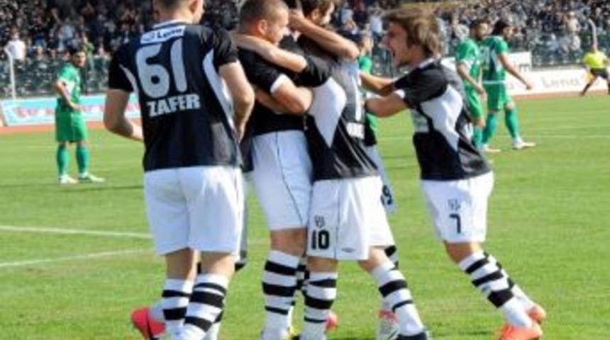 Efeler Liderliğini Korudu