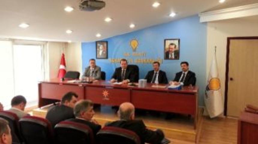 Ak Parti&rsquo;nin 3 Milletvekili İl&ccedil;e Başkanları Toplantısı&rsquo;na Katıldı