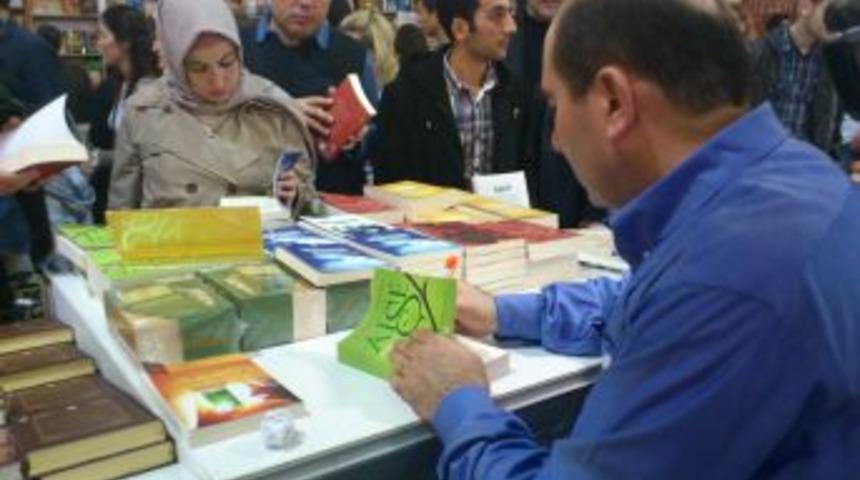 Reşit Haylamaz, T&Uuml;YAP&rsquo;ta Okurlarıyla Buluştu