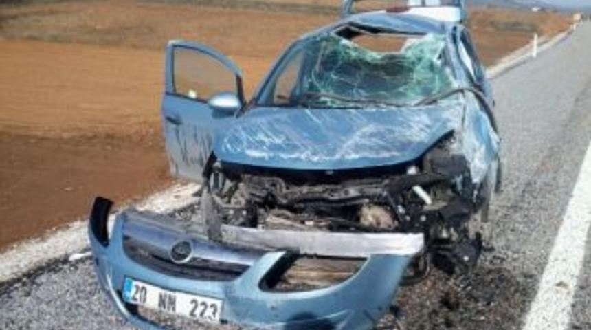 Otomobil Devrildi: 4 Yaralı