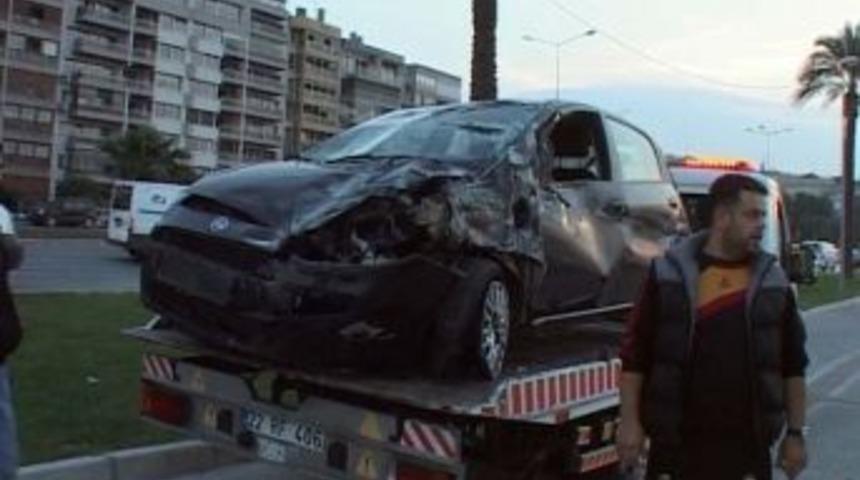 İzmir'de Meydana Gelen Kazada 8 Kişi Yaralandı